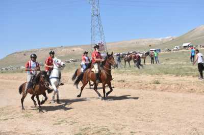 5.GELENEKSEL RAHVAN AT YARIŞLARI